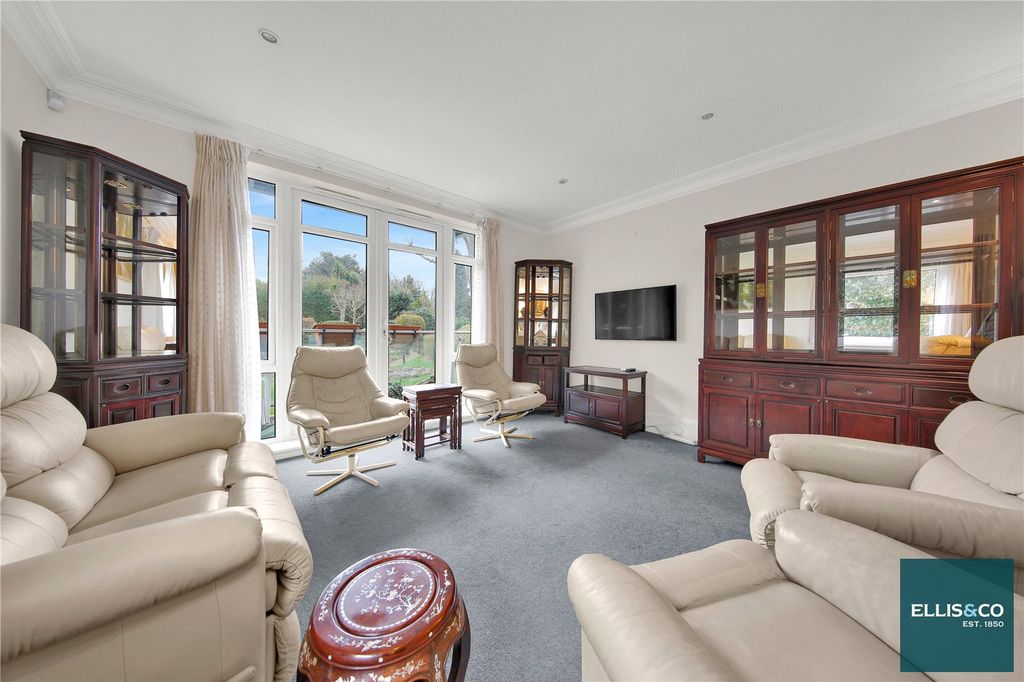 Property photo 2 of 21 Picture No. 19