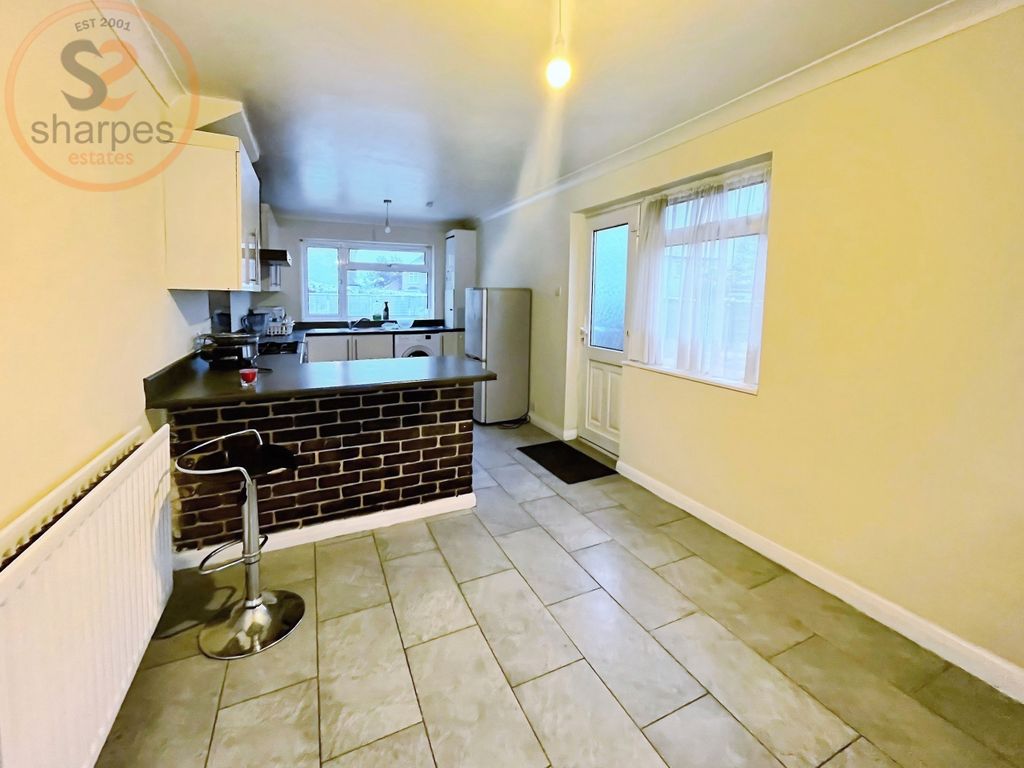 Property photo 2 of 15 58183F69-2. 20Kithcen