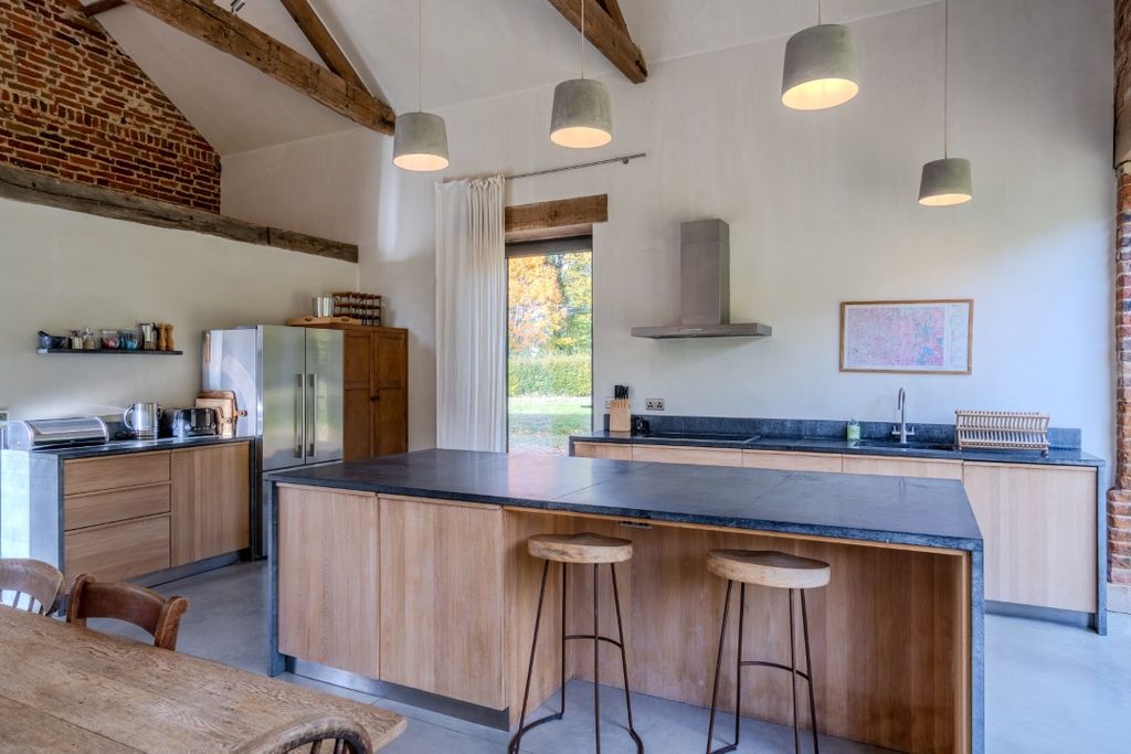 Property photo 3 of 28