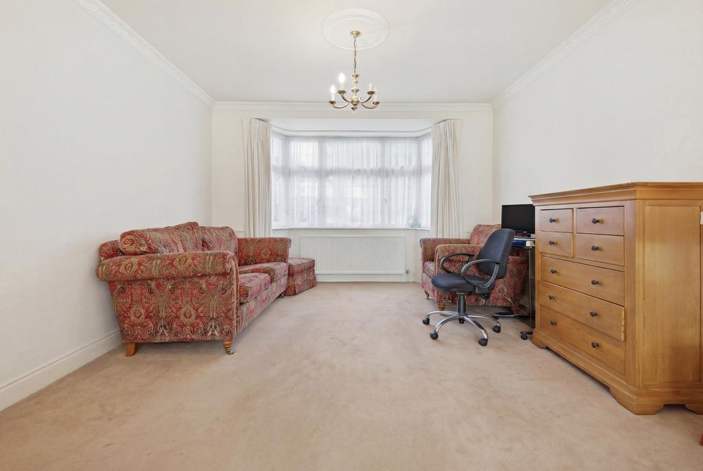 Property photo 3 of 15 9_010_Img_6526_Declutter_1256Ecbc