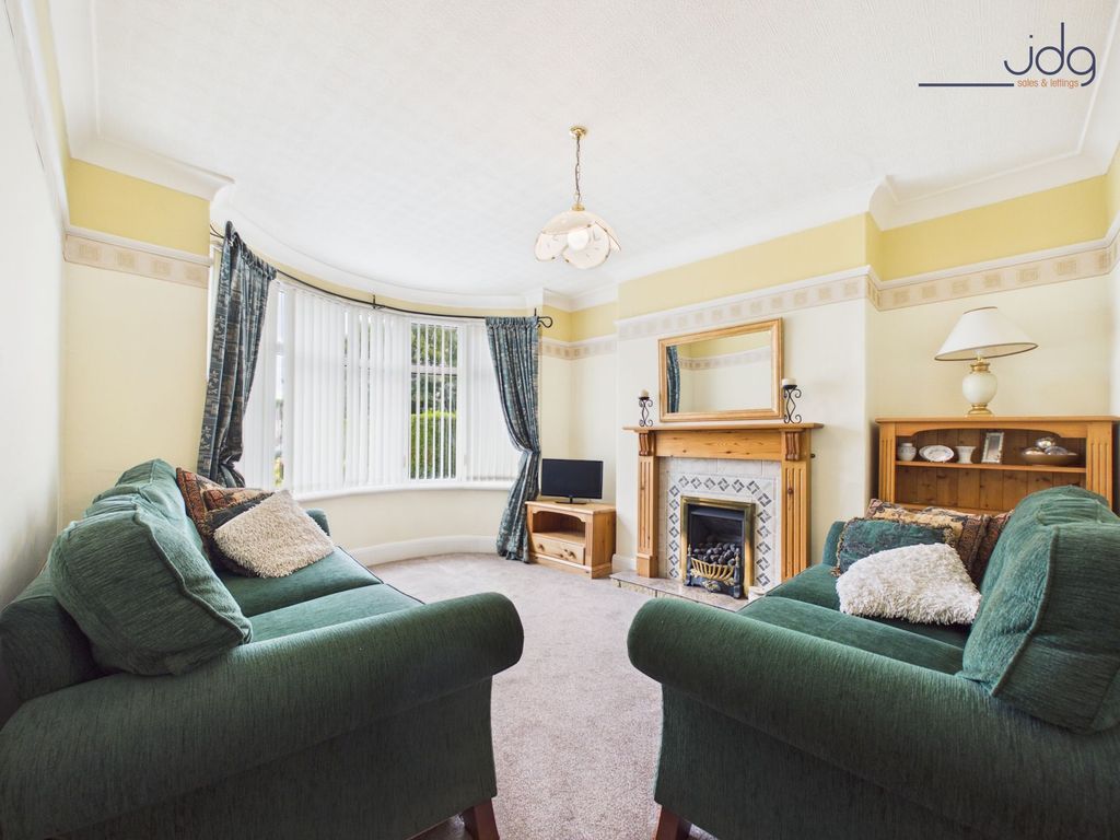 Property photo 2 of 19 Cosy Lounge