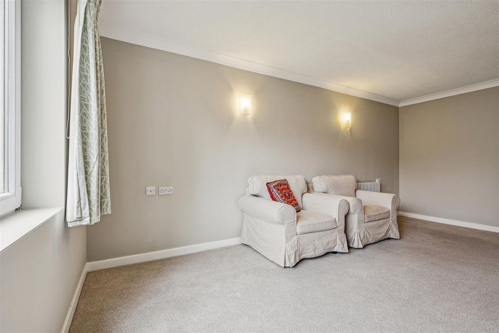 Property photo 2 of 16 For Sale - Homecross House, W4