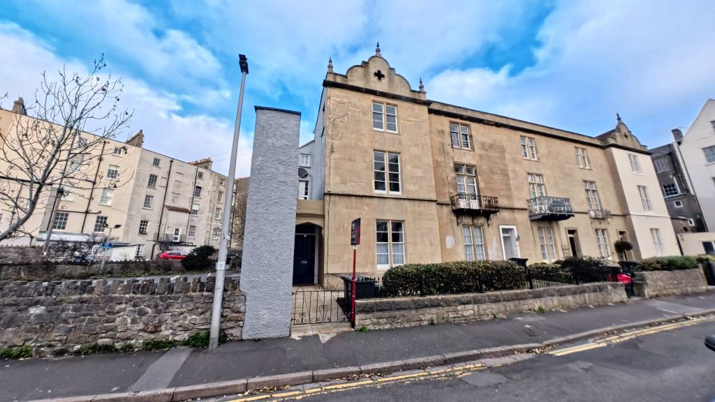 Property photo 1 of 8 Exterior