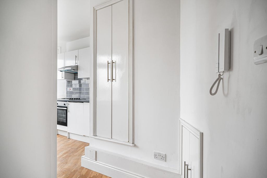 Property photo 2 of 12 Hallway