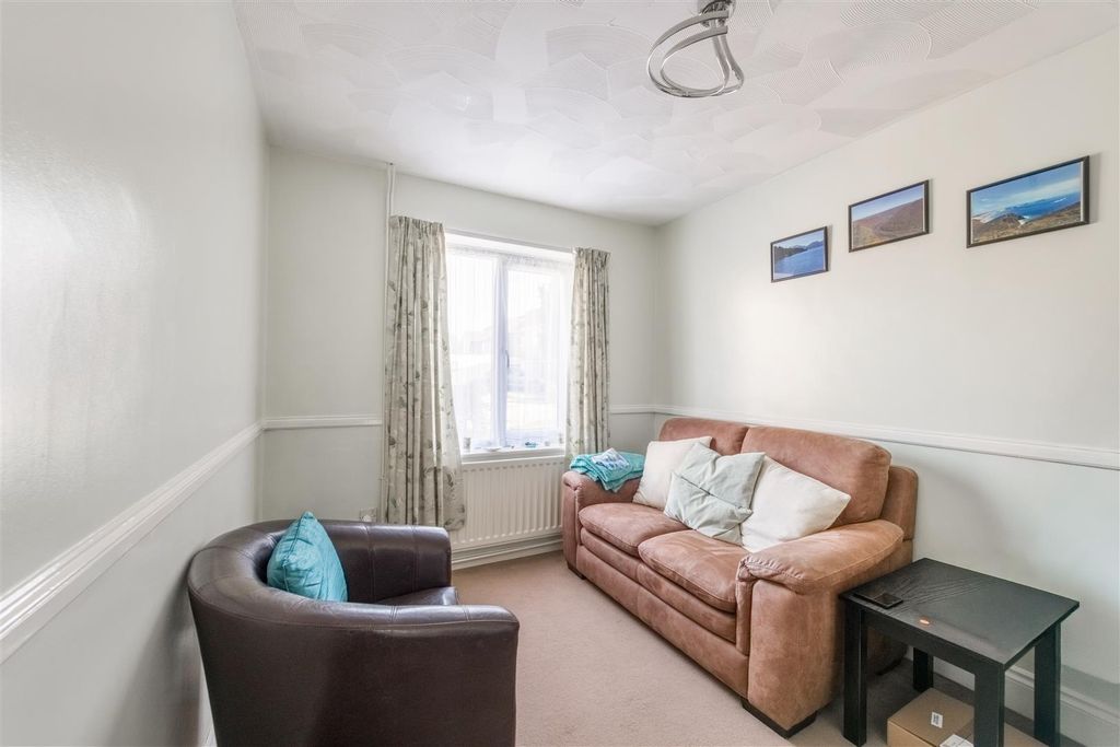 Property photo 3 of 13 11 The Lawns-8.Jpg