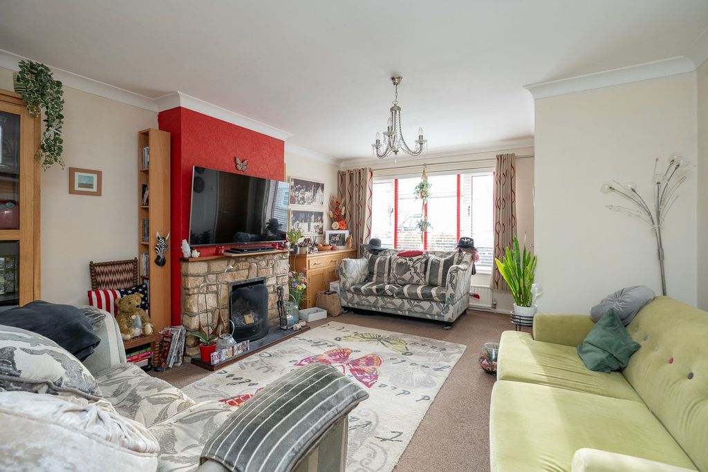 Property photo 2 of 11