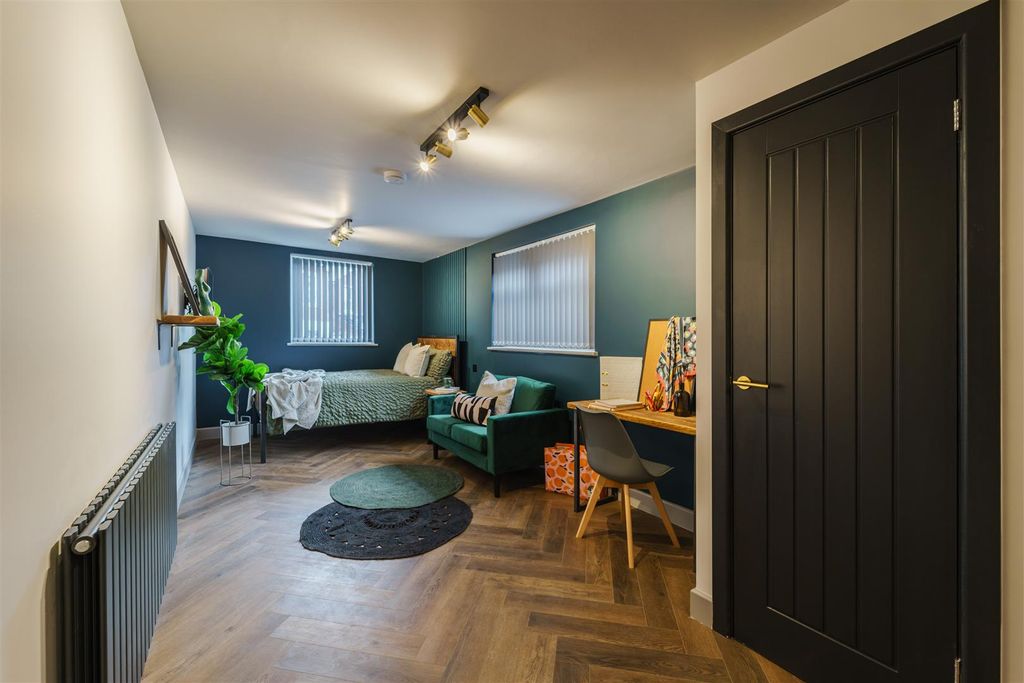 Property photo 2 of 18 048-A7R09010-Hdr.Jpg