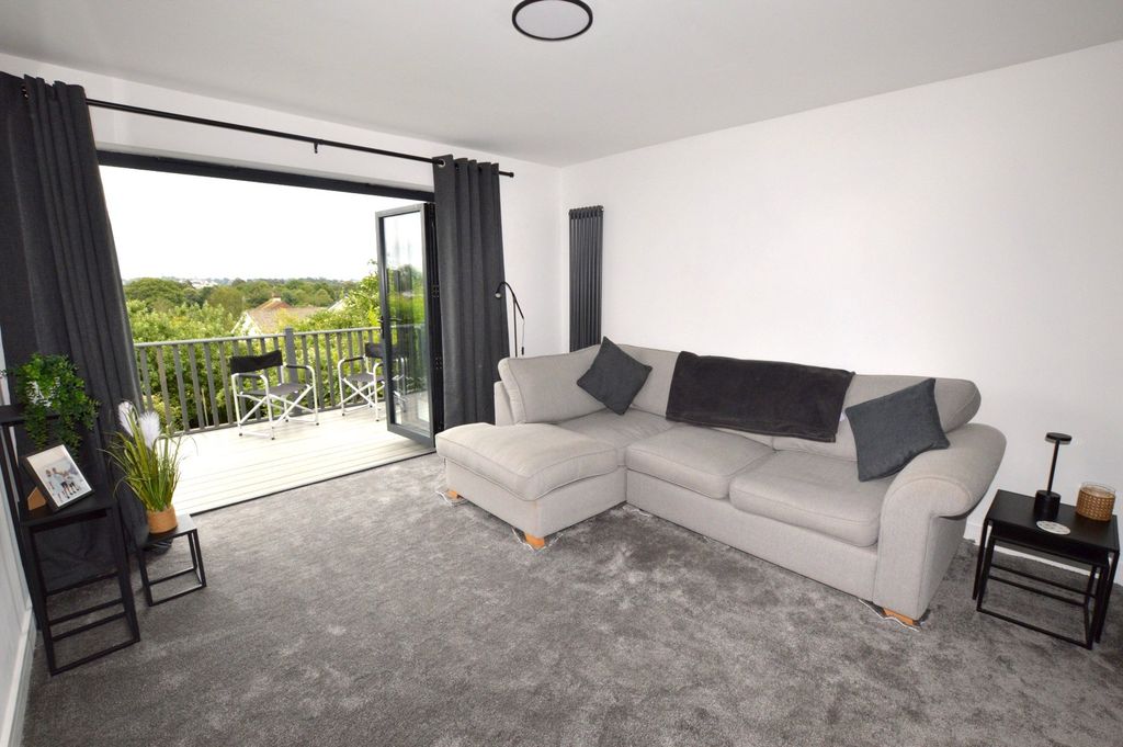 Property photo 2 of 18 Picture No. 22