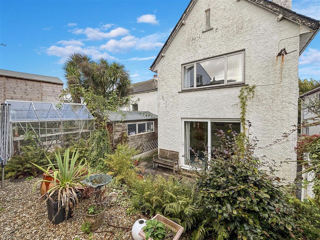 Property photo 2 of 16