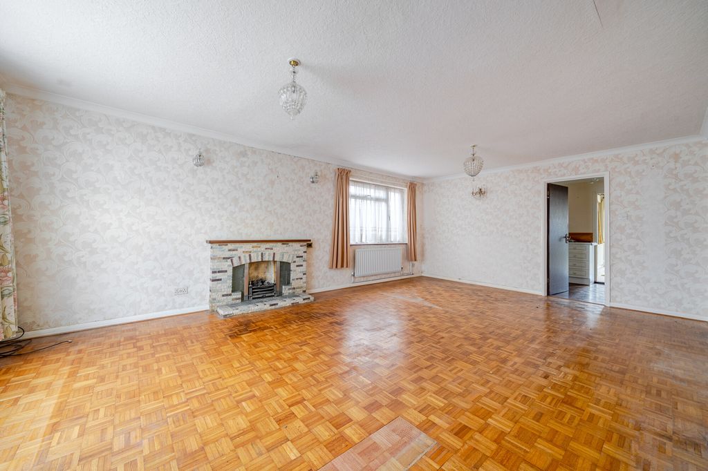 Property photo 2 of 9