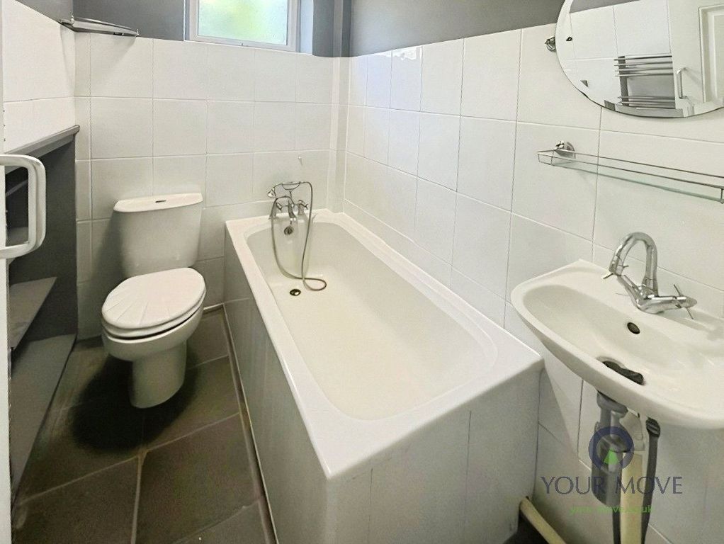 Property photo 3 of 10 Bathroom