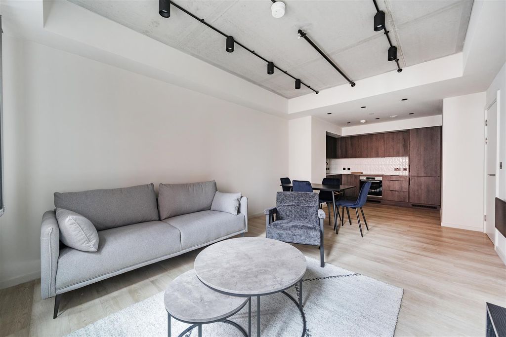 Property photo 3 of 12 1404187-9-6973766Ccb578.Jpg