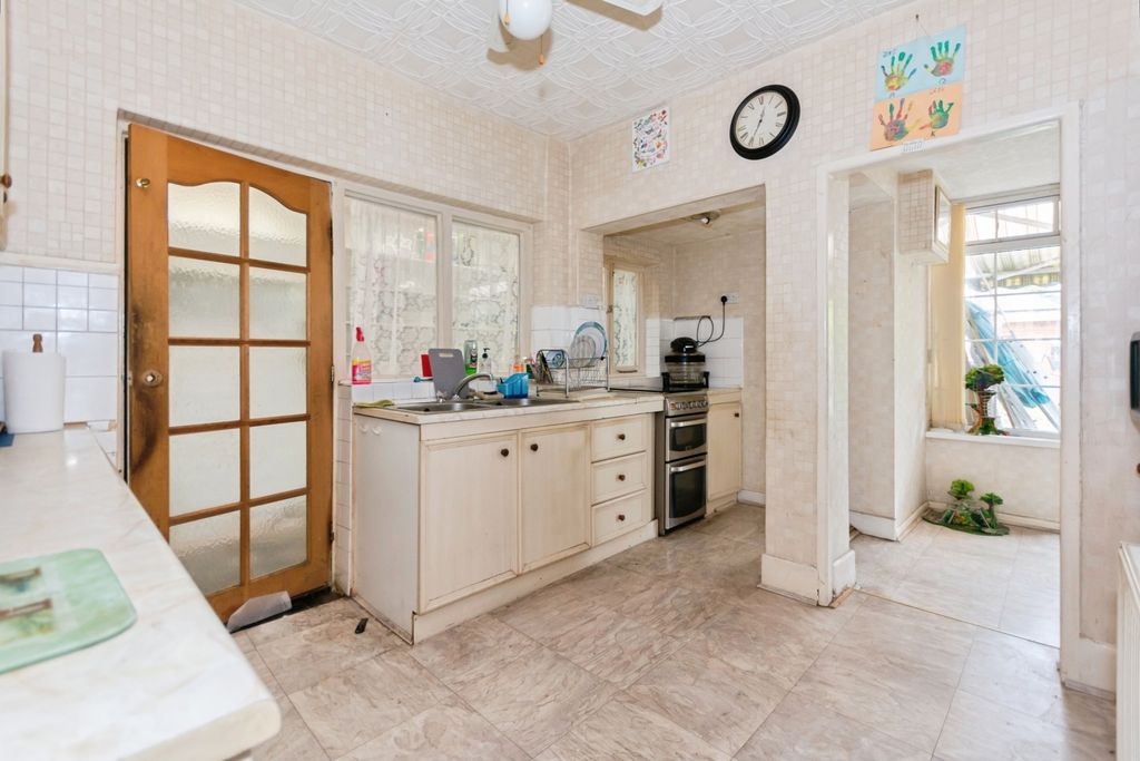 Property photo 3 of 17 Photo