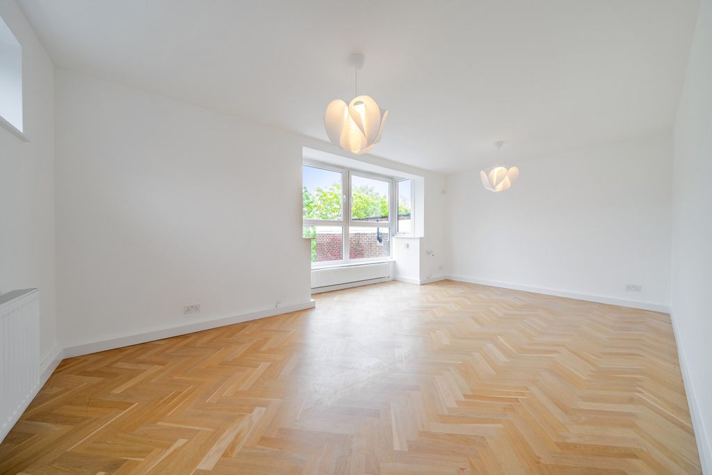 Property photo 3 of 16 1531153-1-6Accc8A...