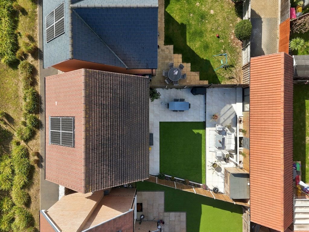 Property photo 2 of 22
