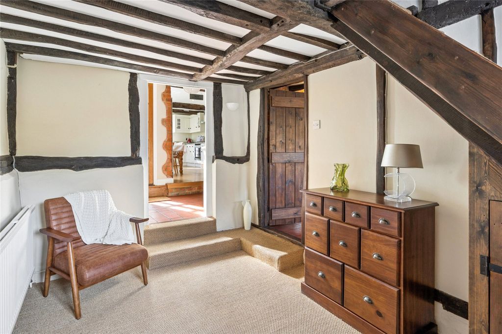 Property photo 3 of 24 Entrance Hall