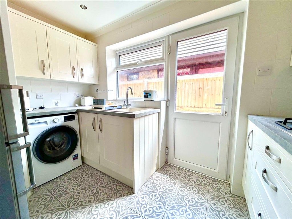 Property photo 3 of 14 Kitchen