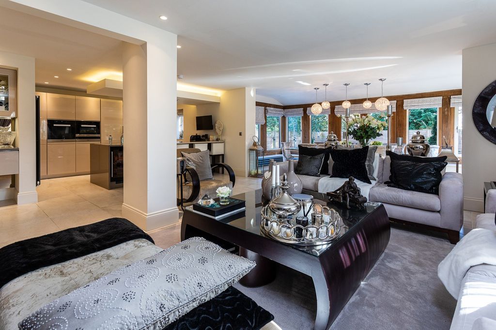 Property photo 3 of 15 Open Plan