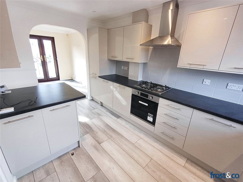 Property photo 3 of 19 Kitchen