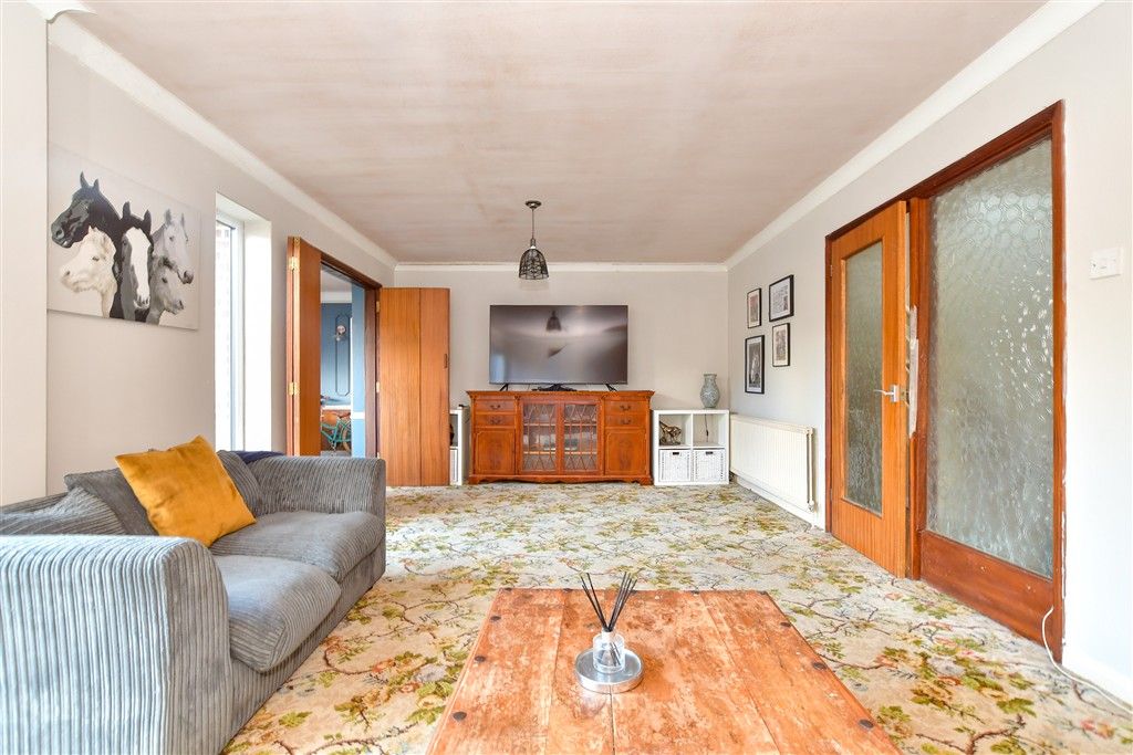 Property photo 1 of 14 Lounge