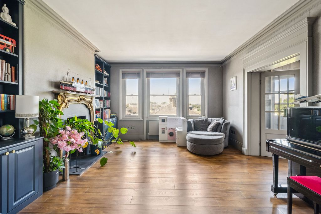 Property photo 3 of 17