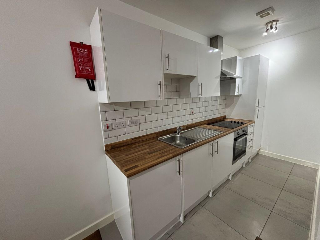 Property photo 2 of 7 Kitchen