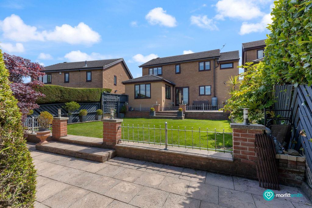 Property photo 2 of 32