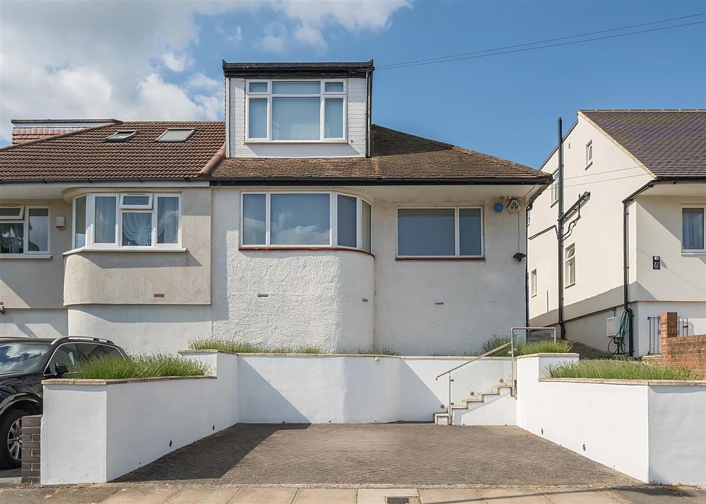 Property photo 1 of 9