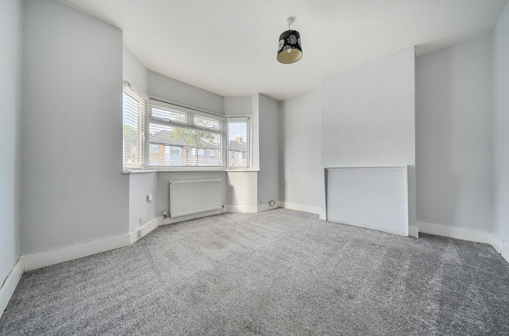 Property photo 2 of 14 Lounge Angle 1