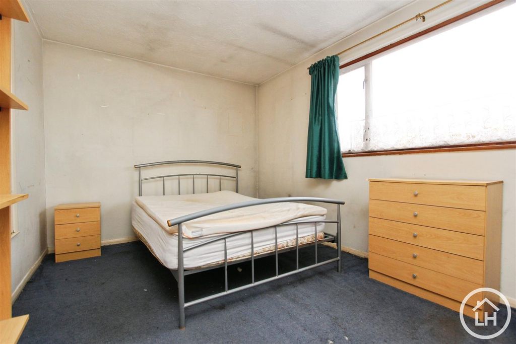 Property photo 3 of 14 Bedroom Three