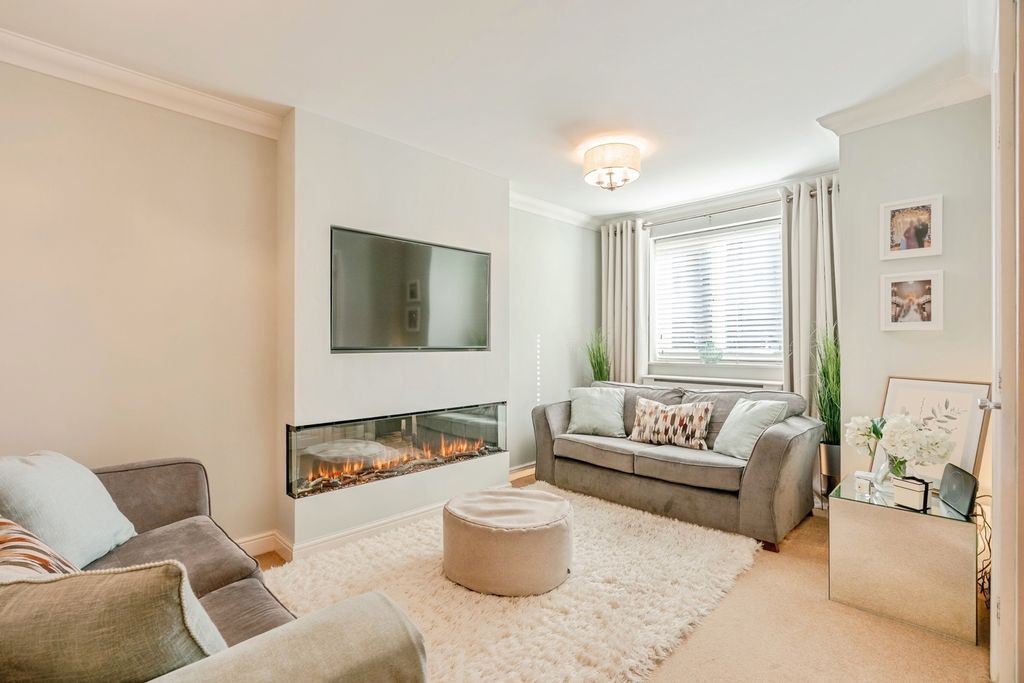 Property photo 3 of 30 Pbox-Img.Jpg