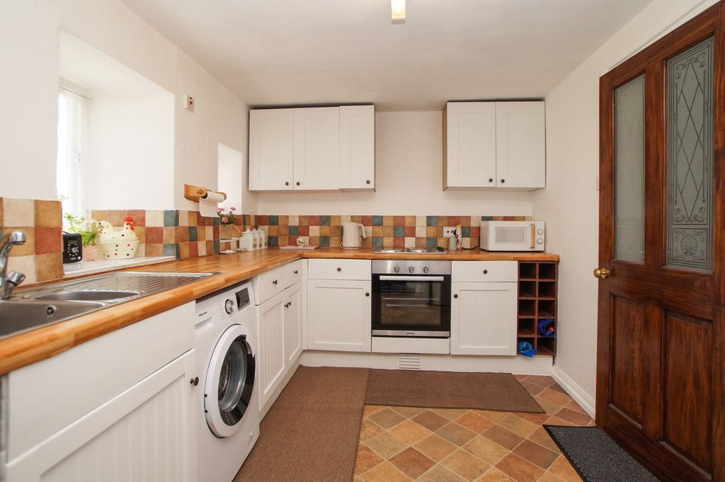 Property photo 2 of 17 Kitchen