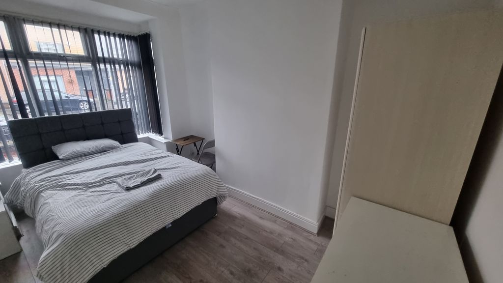 Property photo 2 of 8 Gallery