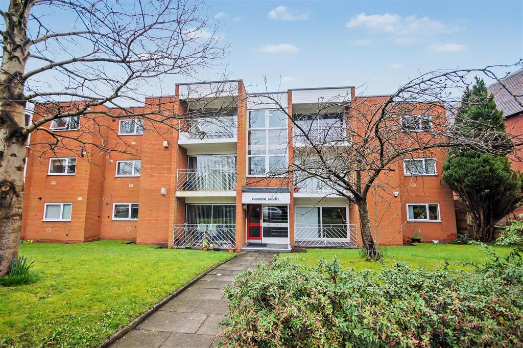 Property photo 1 of 12 Approach