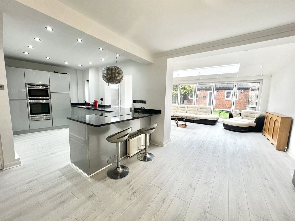 Property photo 3 of 15 Picture No. 13