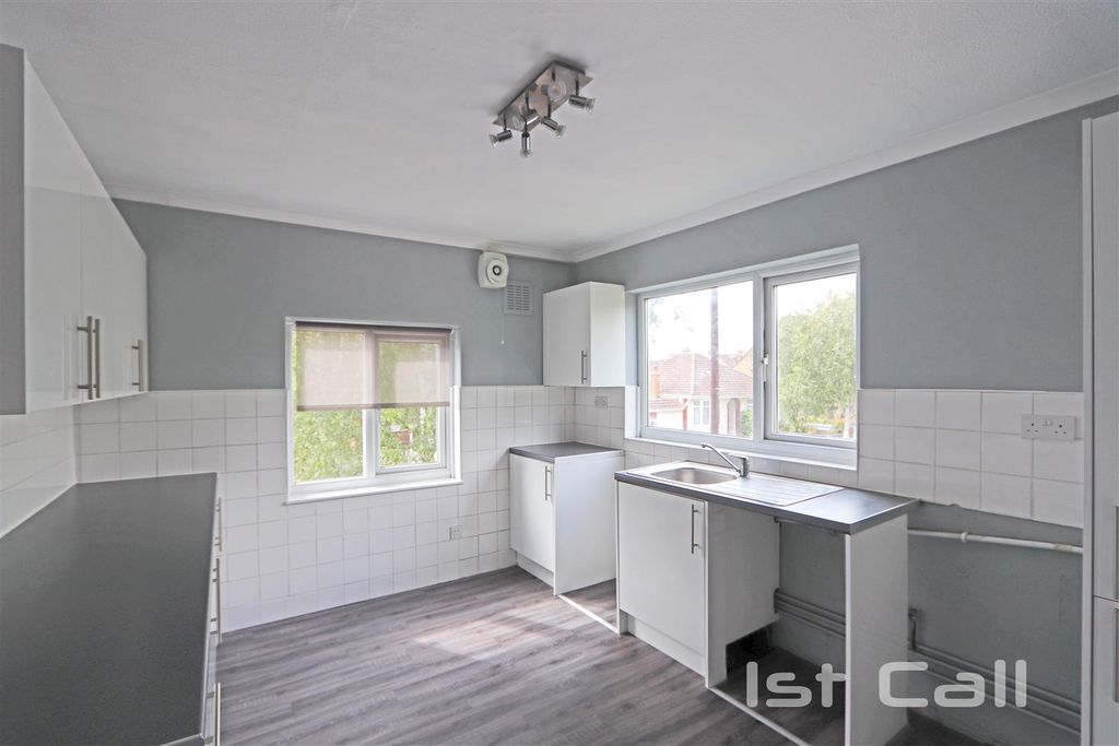 Property photo 3 of 11 Kitchen.Jpg