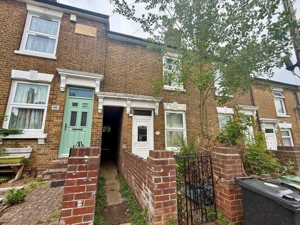 Property photo 1 of 9 Mid Terrace House