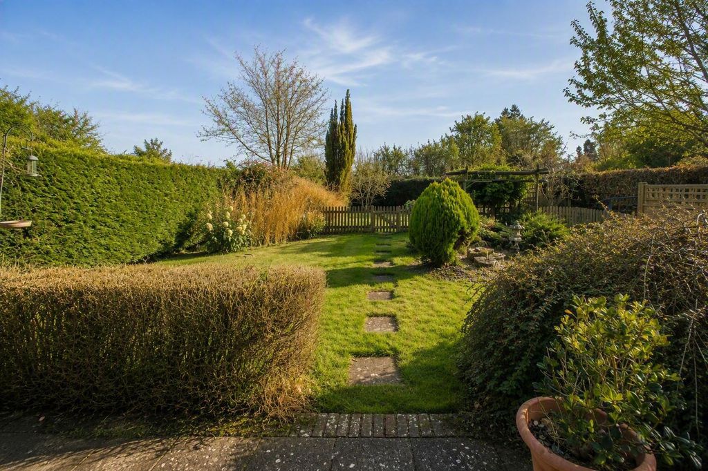 Property photo 3 of 14 Garden