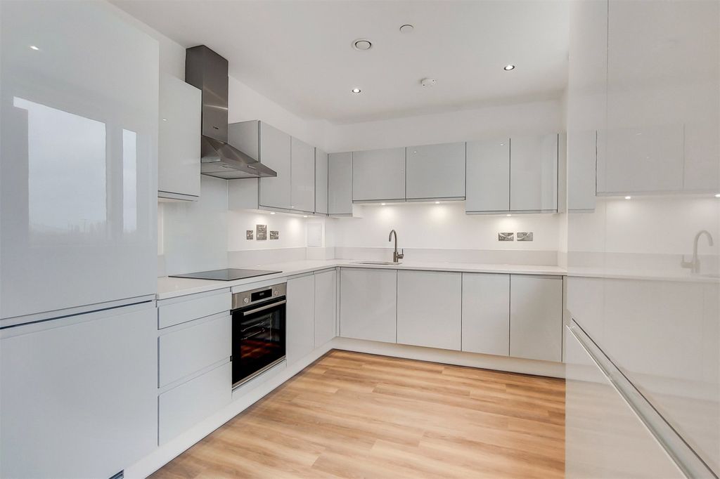 Property photo 2 of 17 Picture No. 12