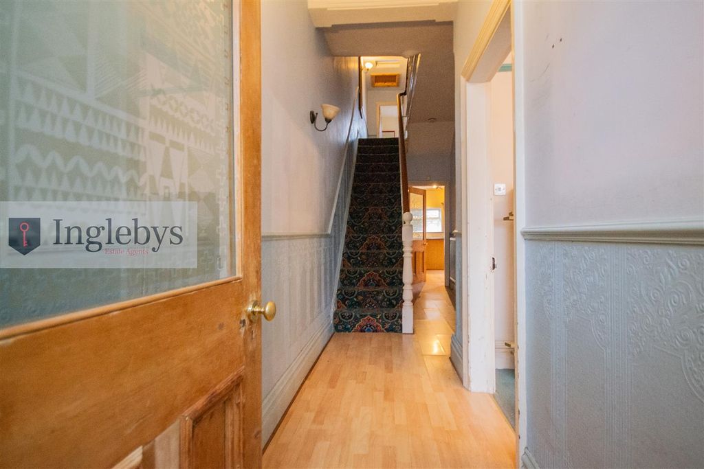 Property photo 2 of 26