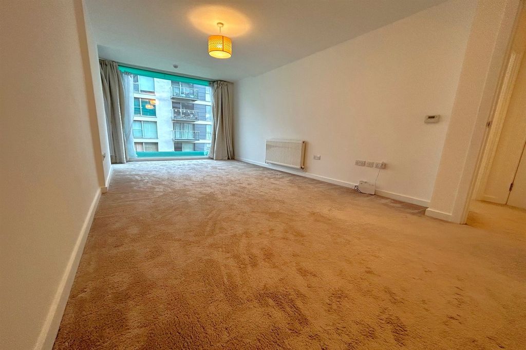 Property photo 1 of 6 (Main)