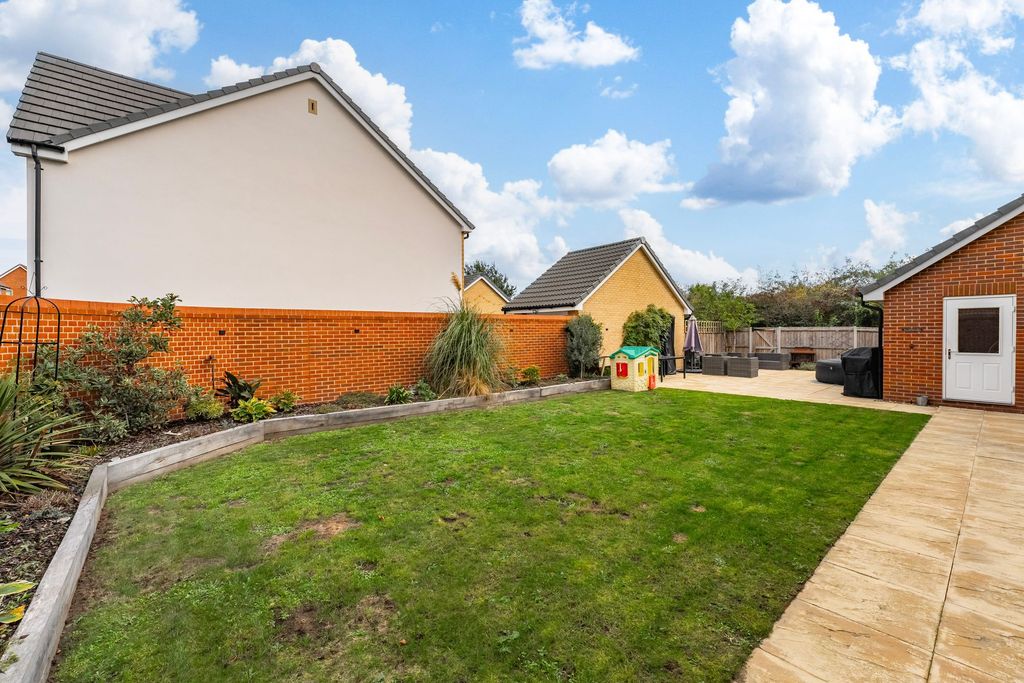 Property photo 2 of 25