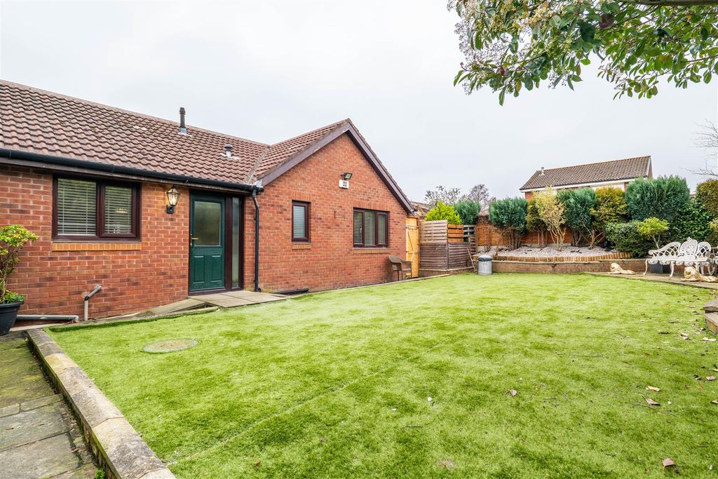 Spring Meadow, Leyland PR25, 4 bed detached bungalow for sale, £475,000 ...
