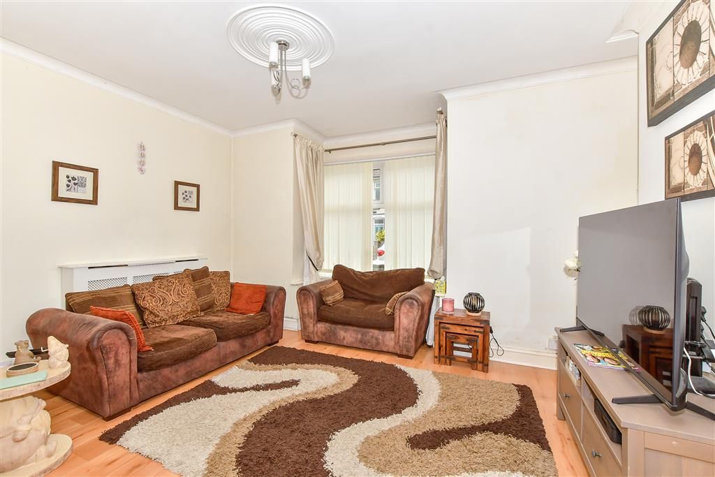 Property photo 2 of 11 Lounge