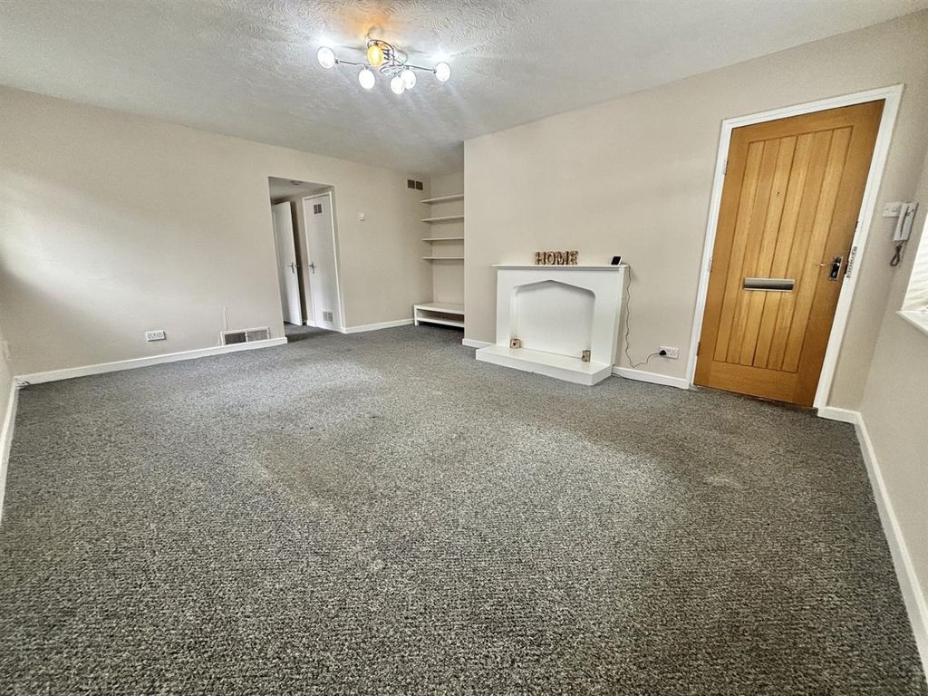 Property photo 3 of 8 E.Jpg