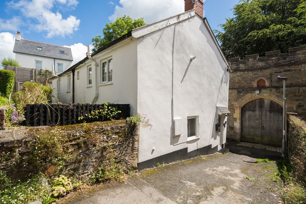 Property photo 2 of 18 1471914-3-6A26A12c7B06c-Arw-1