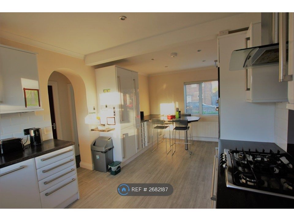 Property photo 3 of 8 Adequate Cupboard Space