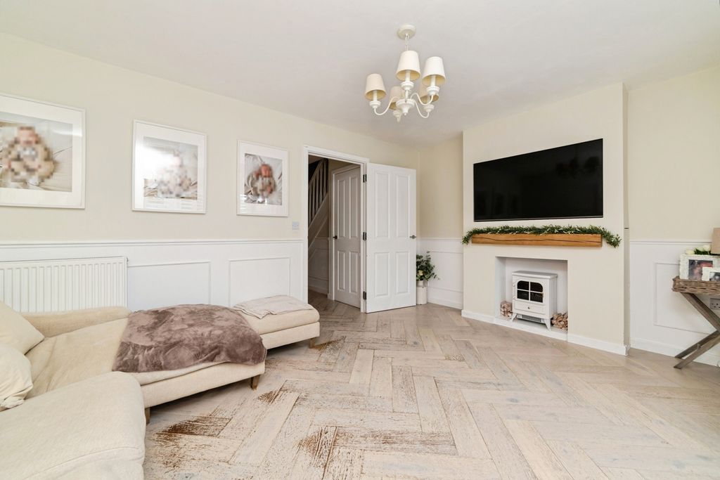 Property photo 3 of 19 Pbox-Img.Jpg