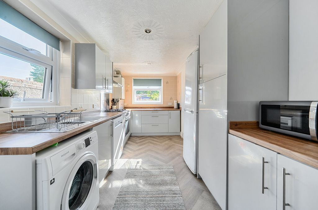 Property photo 2 of 12 152123812