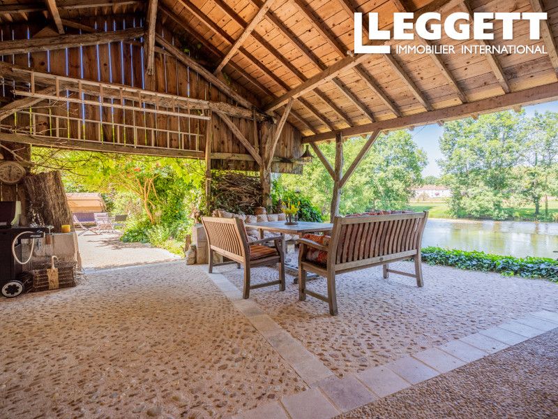 Property photo 2 of 10